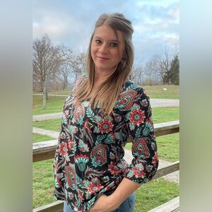 Sterling Kreek Prairie Bloom Floral Print Women's Top